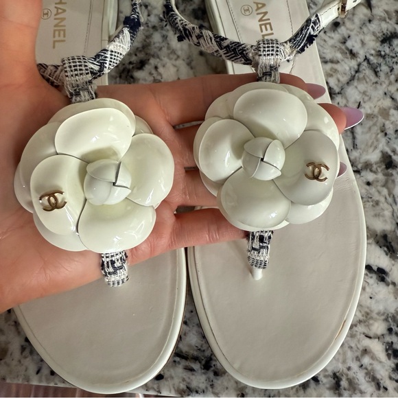 CHANEL Camellia white tweet thong sandals - Picture 1 of 11